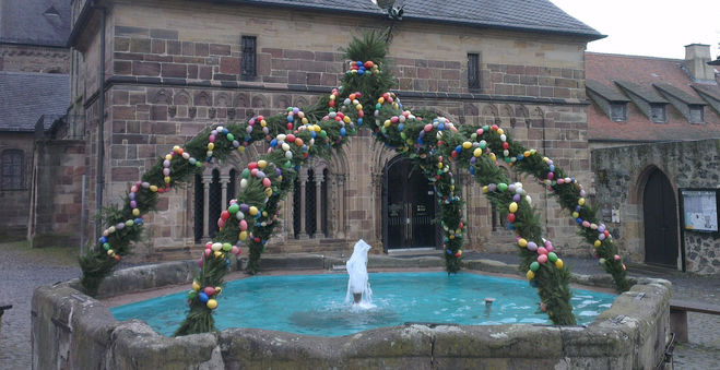 Osterbrunnen in Fritzlar am 24. März 2016